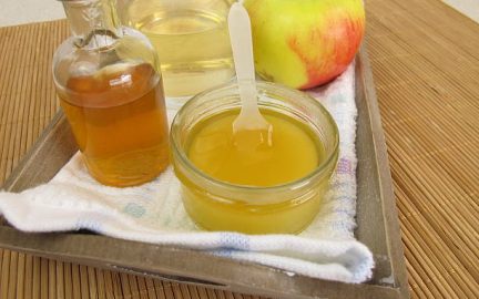 نوشیدن سرکه سیب و عسل: راهی طبیعی برای حفظ سلامتی و پیشگیری از بیماری‌ها